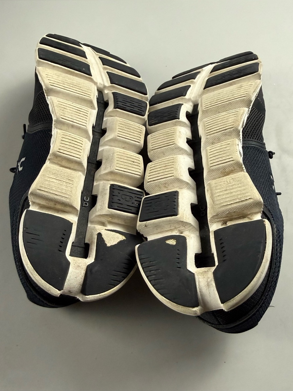 On Cloud 5 Women’s Black White Running Minimalist Sneakers Size 8 / 39 - Picture 5 of 9